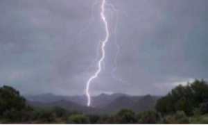 0477_medium الضالع.. وفاة طفل وإصابة شقيقه بصاعقة رعدية في منطقة الشغادر