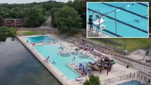 زجاجة صلصة حارة تتسبب بإغلاق مسبح أمريكي