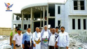 الحديدة يطلع على أعمال مشروع إنشاء المجمع الضريبي