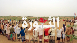 أبناء مديرية المنصورية بالحديدة ينددون بالعدوان الاسرائيلي ويعلنون النفير العام