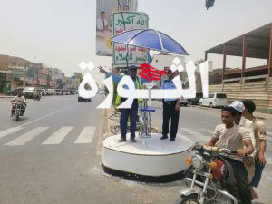 مكتب الأشغال في الحديدة يدشن تركيب مظلات للجولات الرئيسية  