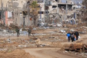 a546e633d817ba267504f8c3f21539fa العدو يجبر الفلسطينيين إخلاء أجزاء واسعة من الأحياء الشرقية لخان يونس