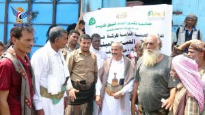 الزكاة تدشن توزيع “زكاة الحبوب” على فقراء مديرية باجل