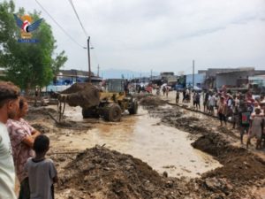 جهود حثيثة وواسعة لمعالجة أضرار السيول بالحديدة