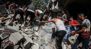 13ebd1e255a0abb6b5584cebd98c8848 استشهاد تسعة فلسطينيين باستهداف العدو لمدرسة تؤوي نازحين بدير البلح