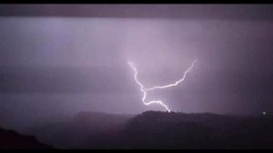 91f4cddfb2b4f809af1ba525706cd846 صواعق رعدية تودي بحياة مواطنين اثنين في محافظة حجة