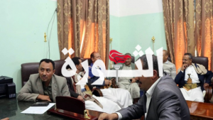 اجتماع برئاسة محافظ إب يناقش آلية تنفيذ خطة معالجة الاختناقات المرورية