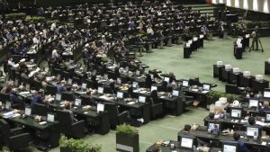 البرلمان الايراني يمنح الثقة للحكومة الجديدة بالإجماع