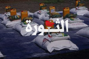 الحديدة.. توزيع سلال غذائية لأسر متضررة من السيول في مديرية القناوص