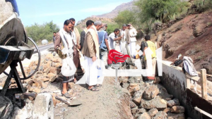 الضالع4 الشغدري يتفقد أعمال صيانة الجدران الساندة بخط دمت جبن في الضالع