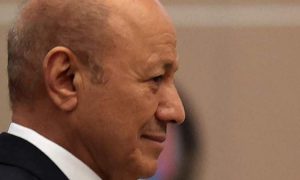 العليمي يختلس 500 ألف دولار شهرياً بـ “اسم الفقراء”