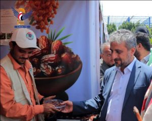 المداني يطوف بأجنحة المهرجان الأول لخيرات اليمن (صور)