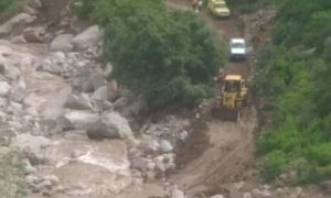 وردنا قبل قليل انهيارات صخرية جديد بمحافظة المحويت