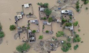 وفاة وفقدان 10 أشخاص نتيجة السيول بمحافظة الحديدة