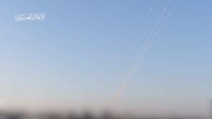 صاروخ قسامي يضرب تل أبيب وكمائن رمال غزة تبتلع التوغلات الصهيونية