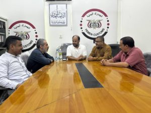 الوكيل الغفاري يطلع على سير العمل بجمرك ميناء الصليف