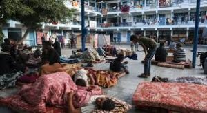 تحذير فلسطيني من تزايد انتشار الأمراض المعدية في صفوف النازحين جراء العدوان