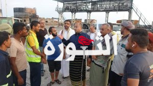 photo_٢٠٢٤-٠٨-٠٧_٢١-٠٩-٣٩ مقبولي يتفقد أضرار قصف العدوان الإسرائيلي بميناء الحديدة ومنشآت النفط