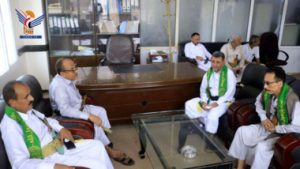 وزير العدل وحقوق الإنسان يتفقد العمل بمحاكم الحديدة