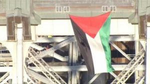 العلم الفلسطيني يرفرف فوق جسور ولاية نيويورك