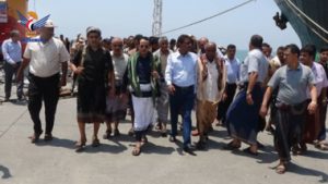 وزيرا المالية والاقتصاد يزوران ميناء الحديدة