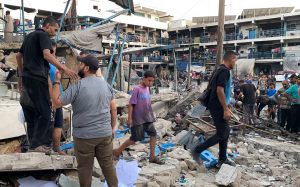 UN staff and Palestinians inspect the site after Israeli attack on a school of the United Nations Relief and Works Agency استشهاد 25 فلسطينيين في قصف للعدو على حي الزيتون ورفح