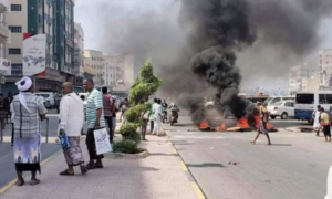 حالة فوضى وعصيان مدني واحتجاجات غاضبة في مدينة المكلا بحضرموت