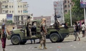 اشتباكات في البريقة بعدن اقتحام مبنى تابع لوزارة الدفاع في مدينة عدن