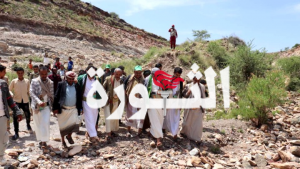 الشغدري يتفقد سير العمل في مشروع طريق في مديرية دمت بالضالع