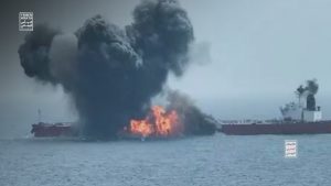 القوات المسلحة تواصل التنكيل بالسفن المرتبطة “بإسرائيل”.. اليمن سيد البحر الأحمر