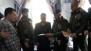 البيضاء.. وزارة الداخلية تسلم منزل لآخر المتضررين من حادثة تفجير حارة الحفرة بمديرية رداع