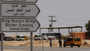 كيان العدو يغلق المعابر بين الضفة والأردن