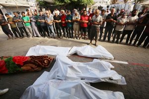 عشرات الشهداء والجرحى بغزة في 3 مجازر للعدو الإسرائيلي