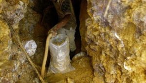 منجم-ذهب-ارشيف-750x430 في ظل صمت مخزي لحكومة بن مبارك الإمارات تستمر في سرقة مناجم الذهب بحضرموت