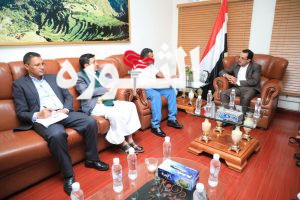وزير المالية يلتقي رئيس هيئة المستشفى الجمهوري بمحافظة صعدة