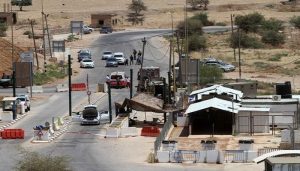 IMG_20240909_111434_559 العدو الصهيوني يُضيق الخناق على الفلسطينيين على حاجز “الحمرا” بالأغوار