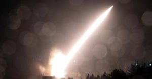 اعلام العدو: إصابة مباشرة بـ”نهاريا بعد رشقة صاروخية مكثفة من لبنان