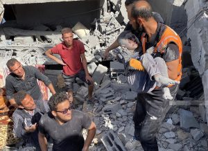 استشهاد واصابة عدد من المواطنين الفلسطينيين بقصف العدو الصهيوني لدير البلح وخان يونس