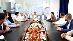 5 محافظ البيضاء يؤكد أهمية الارتقاء بالخدمات المقدمة للمواطنين