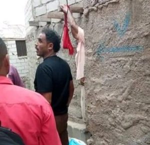 غلاء المعيشة تدفع بشاب للإنتحار في عدن بطريقة مأساوية (شاهد الصورة)