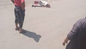 بالصورة.. اغتيال مواطن أمام مرأى المواطنين وسط عدن