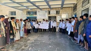 33 وقفة بمستشفى 26 سبتمبر في الجوبة تنديدًا باستهداف للقطاع الصحي بغزة