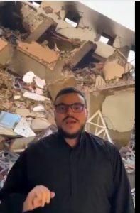 شاهد.. رسالة نجل #سيد_شهداء_الامة من أمام ركام منزله في حارة حريك (فيديو)
