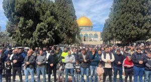 50 ألف فلسطيني يؤدون صلاة الجمعة في المسجد الأقصى المبارك