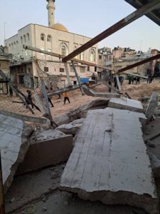 e0277e3e731cf4ce45528c0621a5625f اليوم الـ394 للعدوان: شهداء بالعشرات وتدمير مئات المنازل بالنصيرات وجباليا