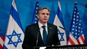 نشطاء يقاطعون بلينكن في الكونغرس ويصفونه بـ”جزار غزة”