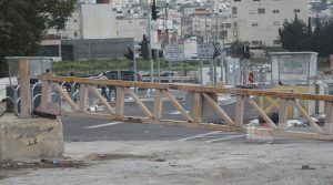 1e48fa67d0a0f9e4cc2d1355c3f398a8 العدو الصهيوني يغلق مداخل مدينة الخليل وعددا من بلداتها