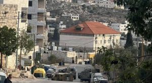 قوات العدو تقتحم بلدتي دير جرير وسلواد شرق رام الله