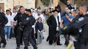 عشرات اليهود يقتحمون الأقصى بحماية مشددة