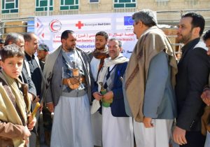 الصحة في محافظة صنعاء يتسلم مستلزمات طبية من الهلال الأحمر